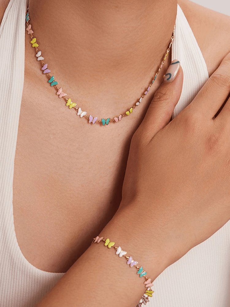 Collier papillon multicolore plaqué or élégance