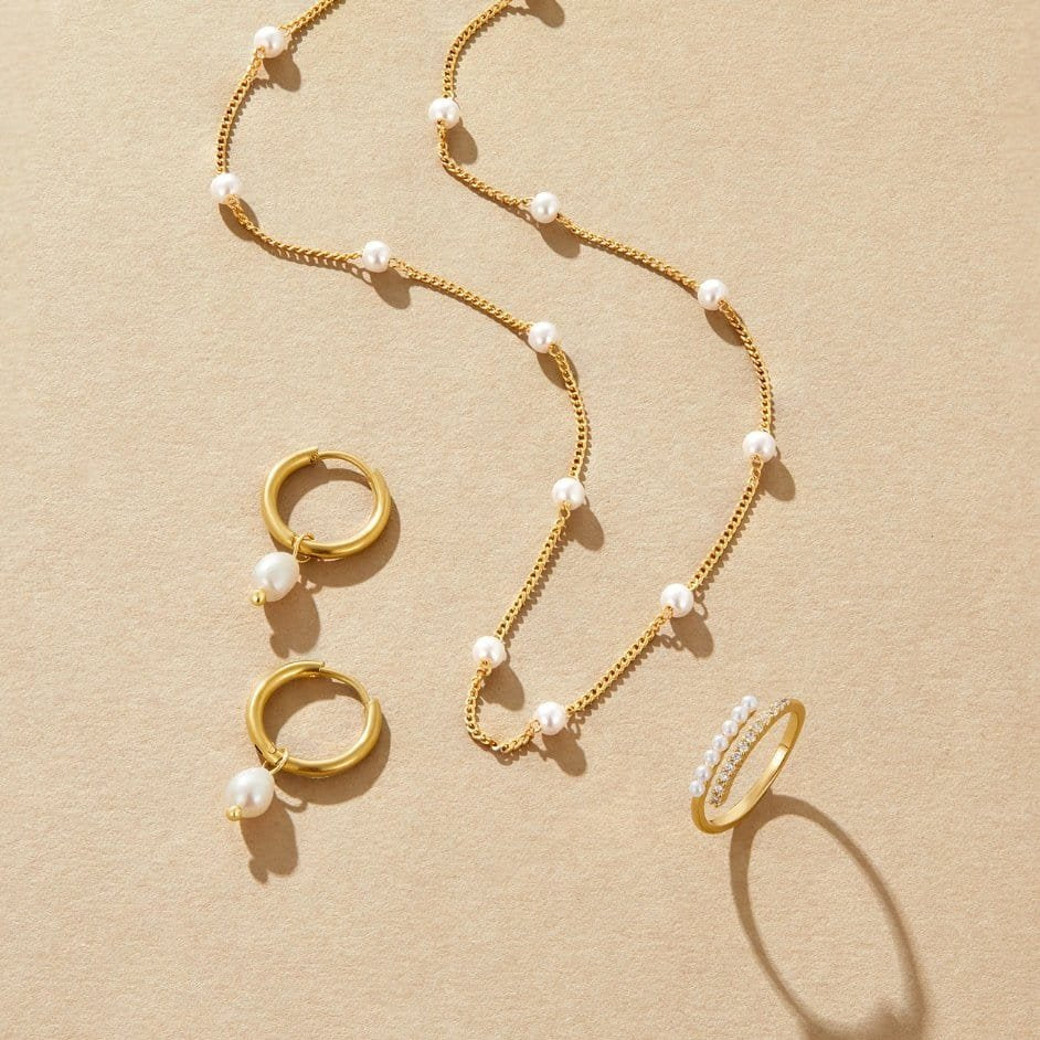 Collier perles or classique pureté