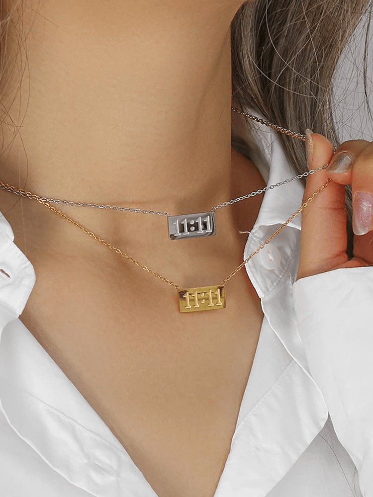 Détail du pendentif 11:11 en argent cristal