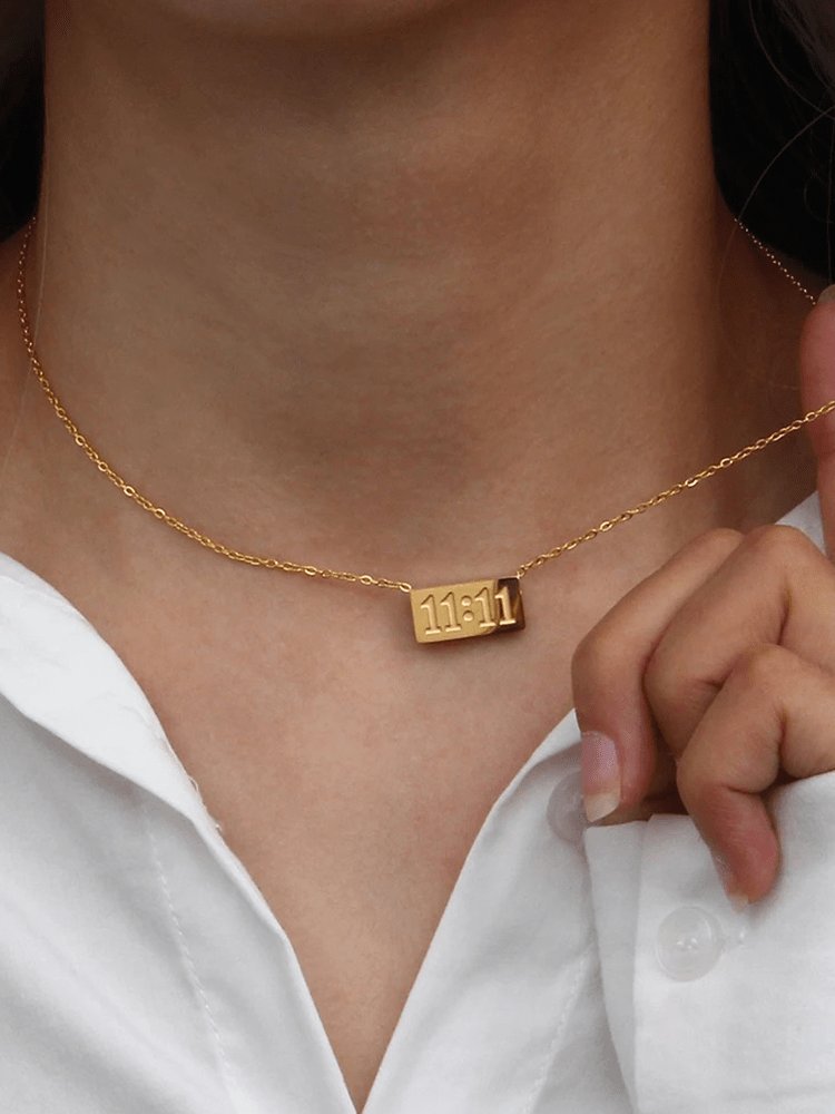 Détail du pendentif 11:11 plaqué or étoile