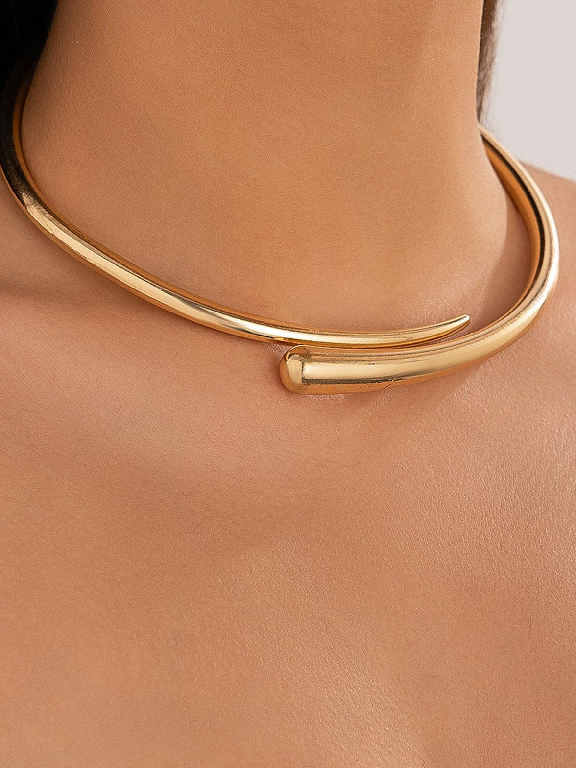 Collier minimaliste doré raffinement