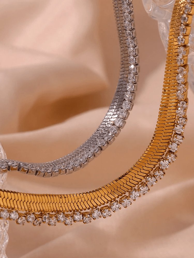 Collier serpent zirconium porté élégance