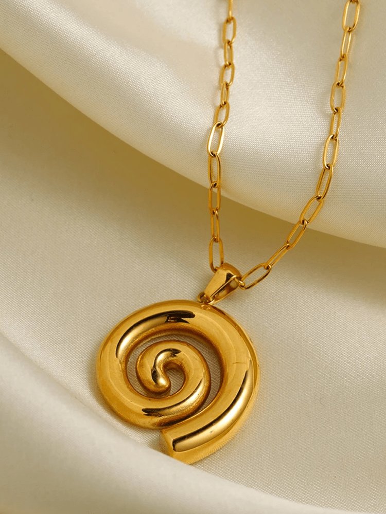 Collier spirale plaqué or vue détail étoile
