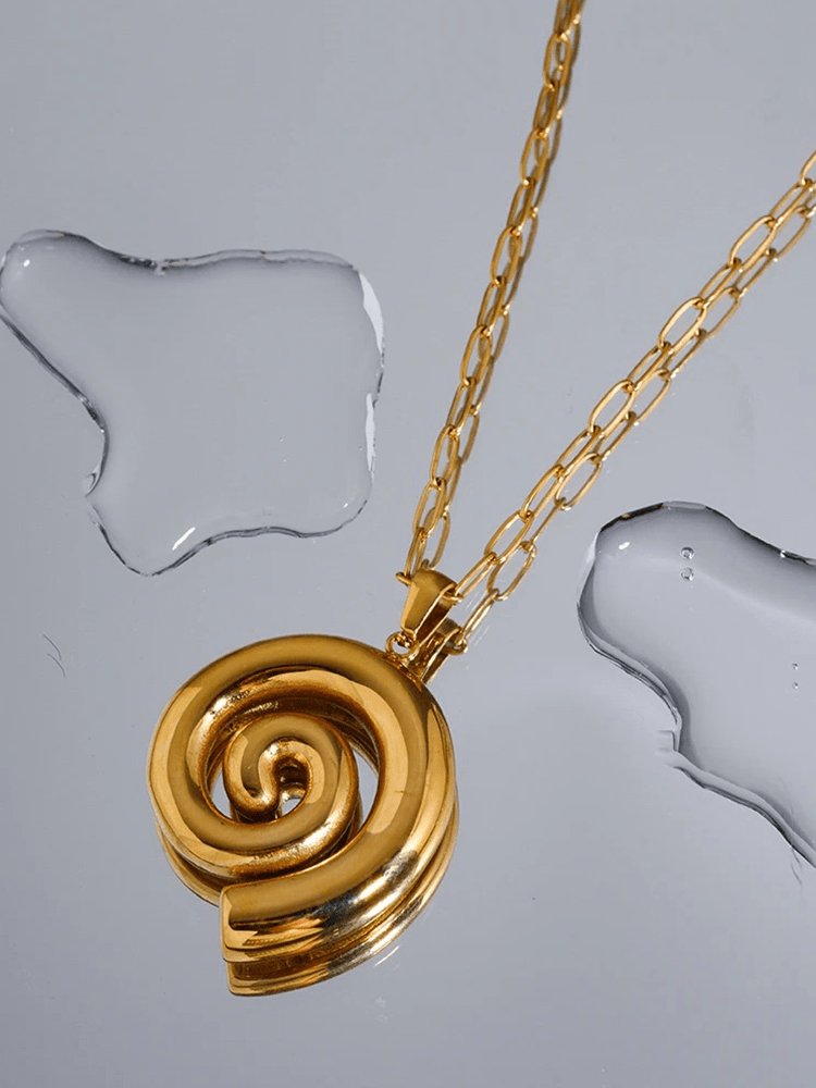 Collier spirale plaqué or vue portée nuage