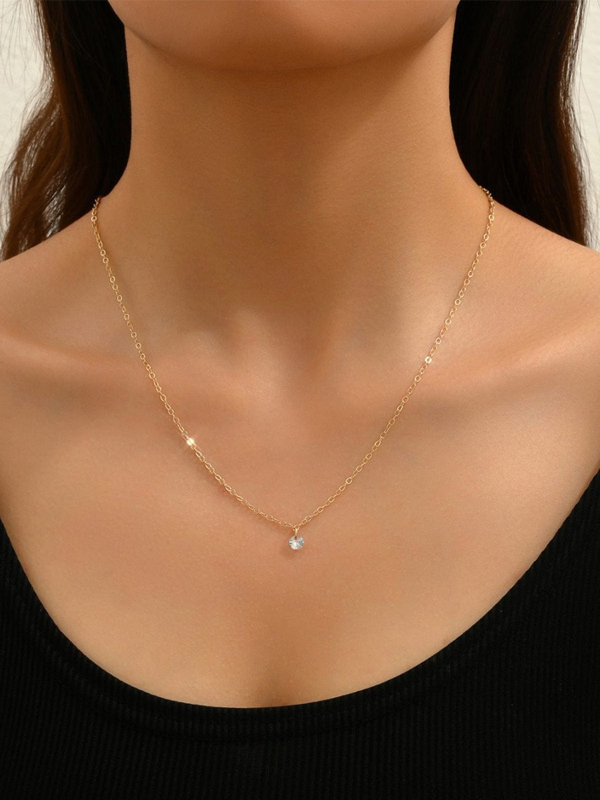 Collier dos nu strass or raffiné harmonie