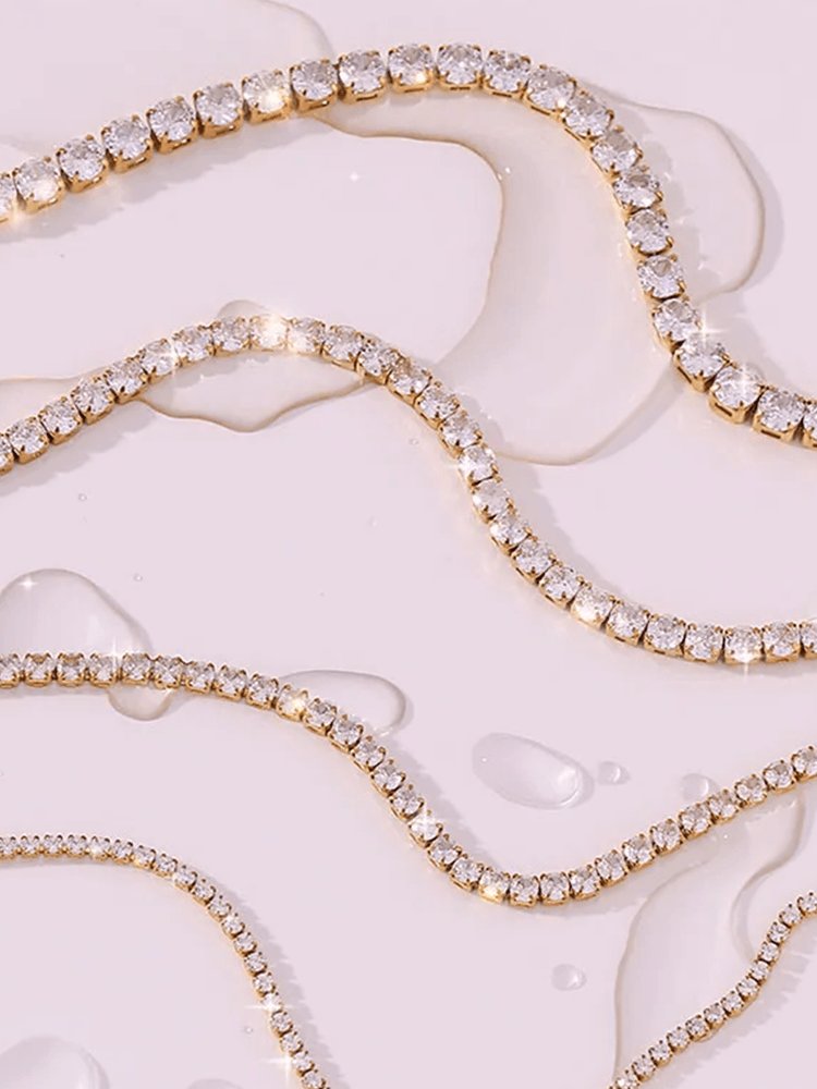 Collier tennis or détail raffinement