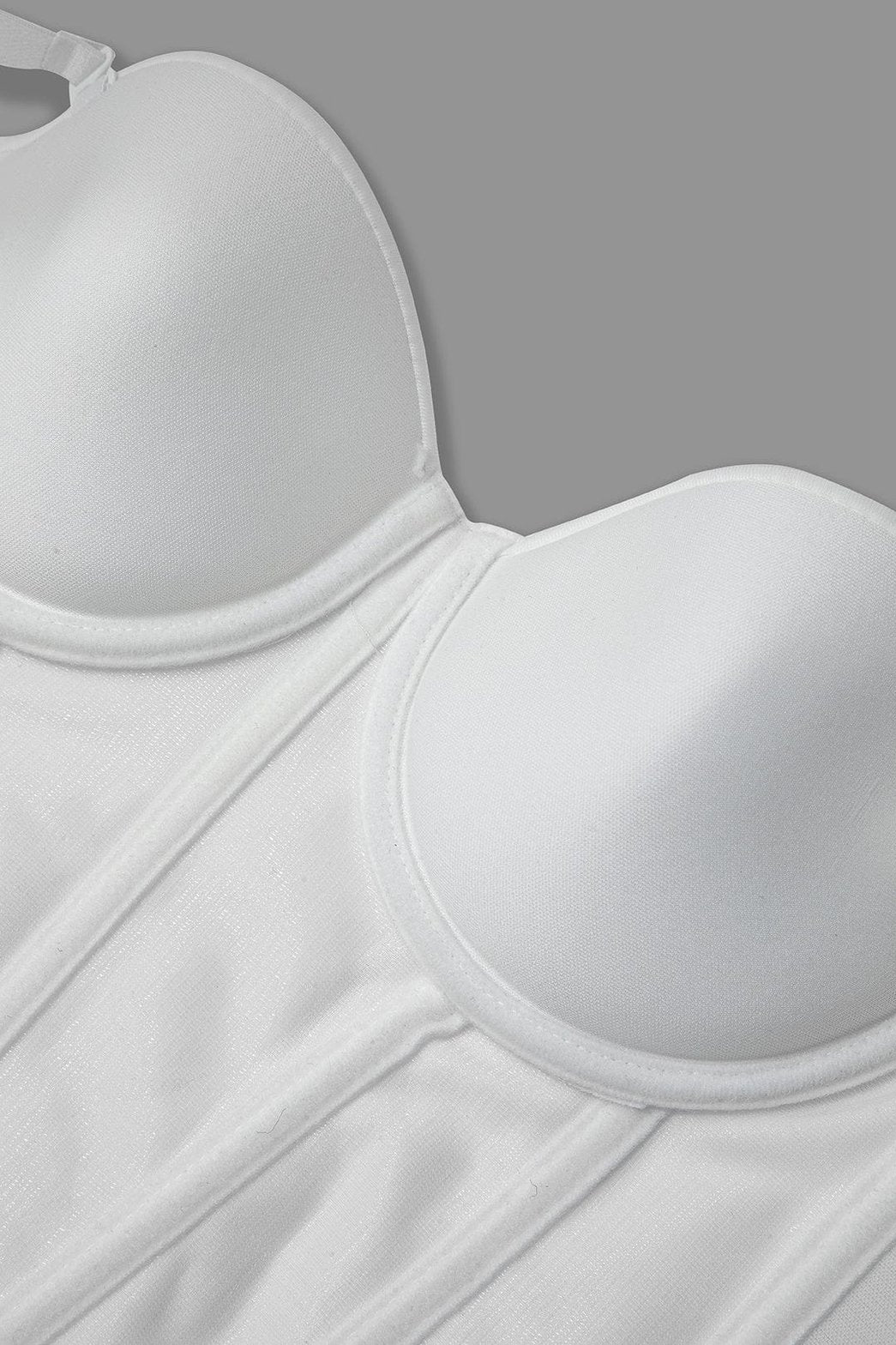 Corset blanc ajusté vue de dos magnifique