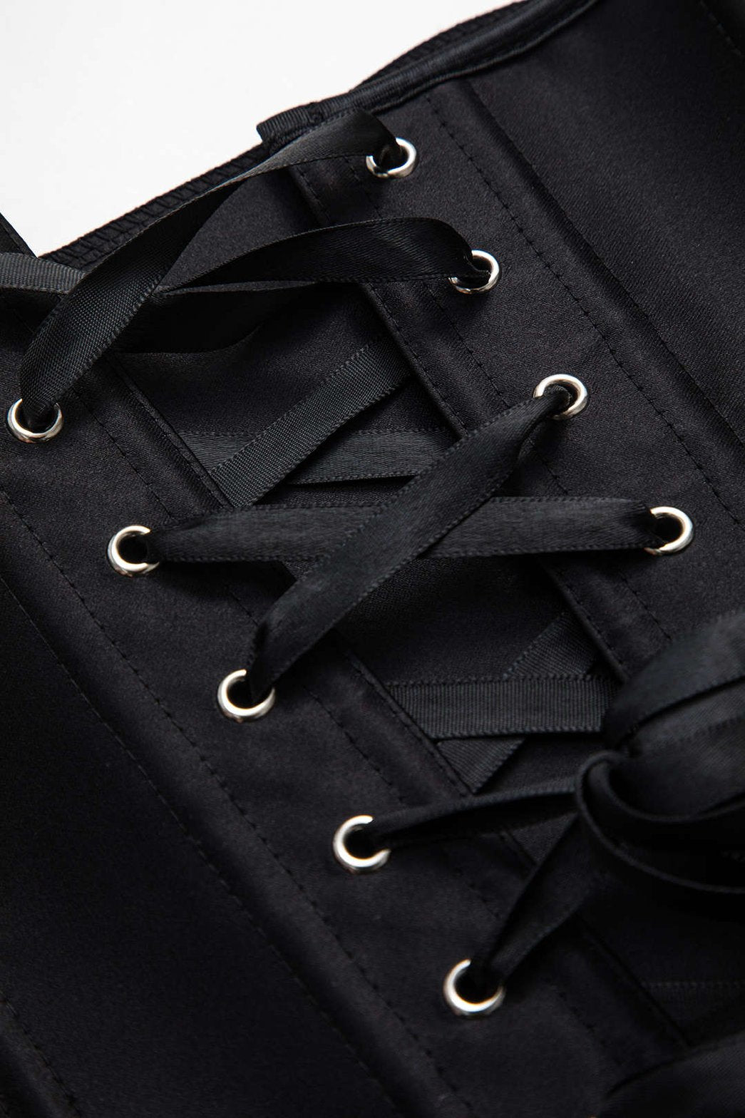 Corset bustier satiné noir vue de côté soleil