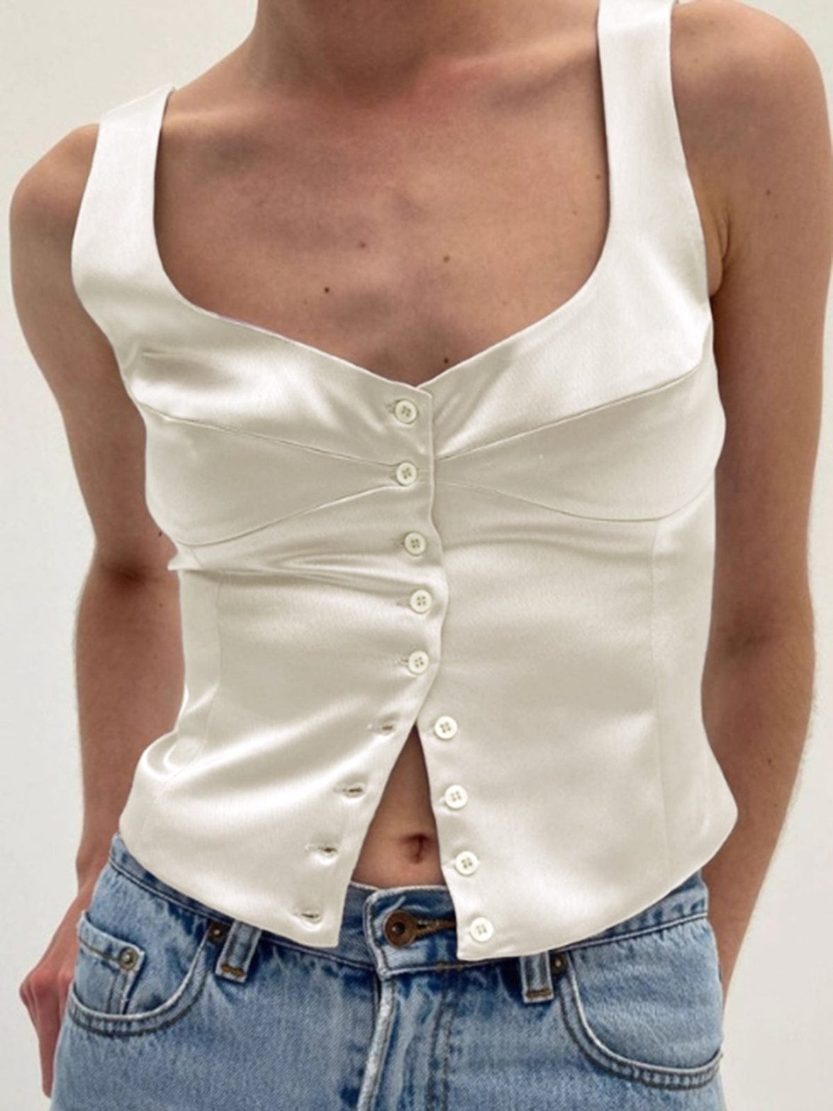 Débardeur blanc détail boutons crystal