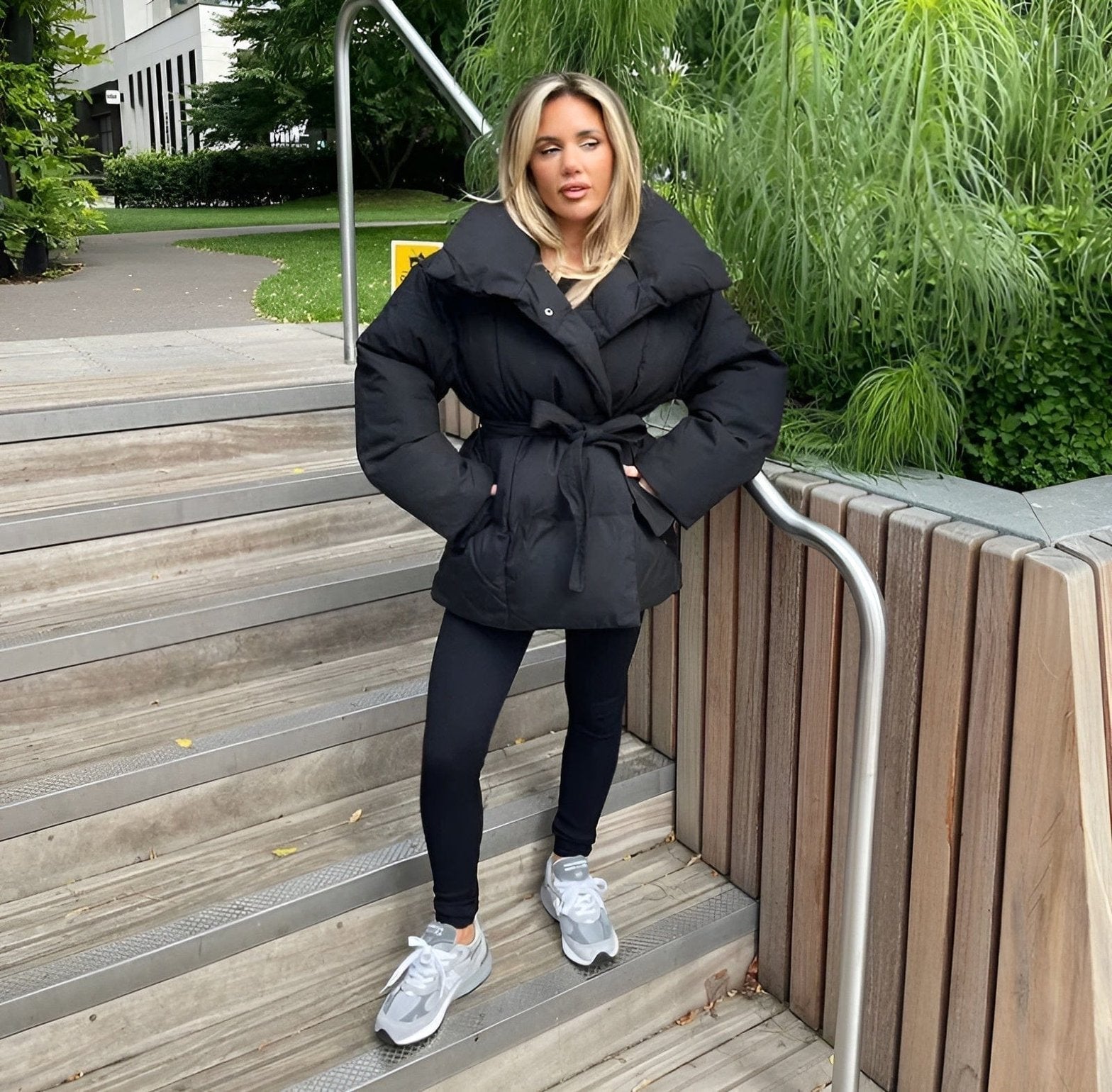 Doudoune matelassée vue de profil gracieux