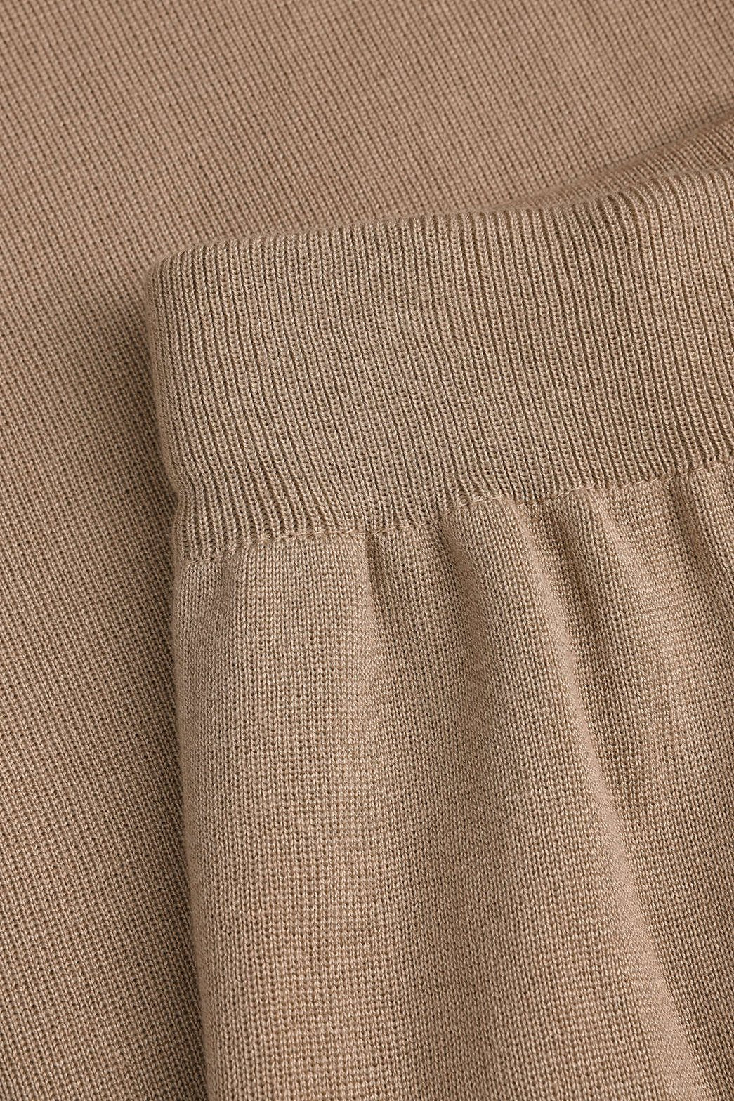 Cardigan beige porté ouvert légèreté