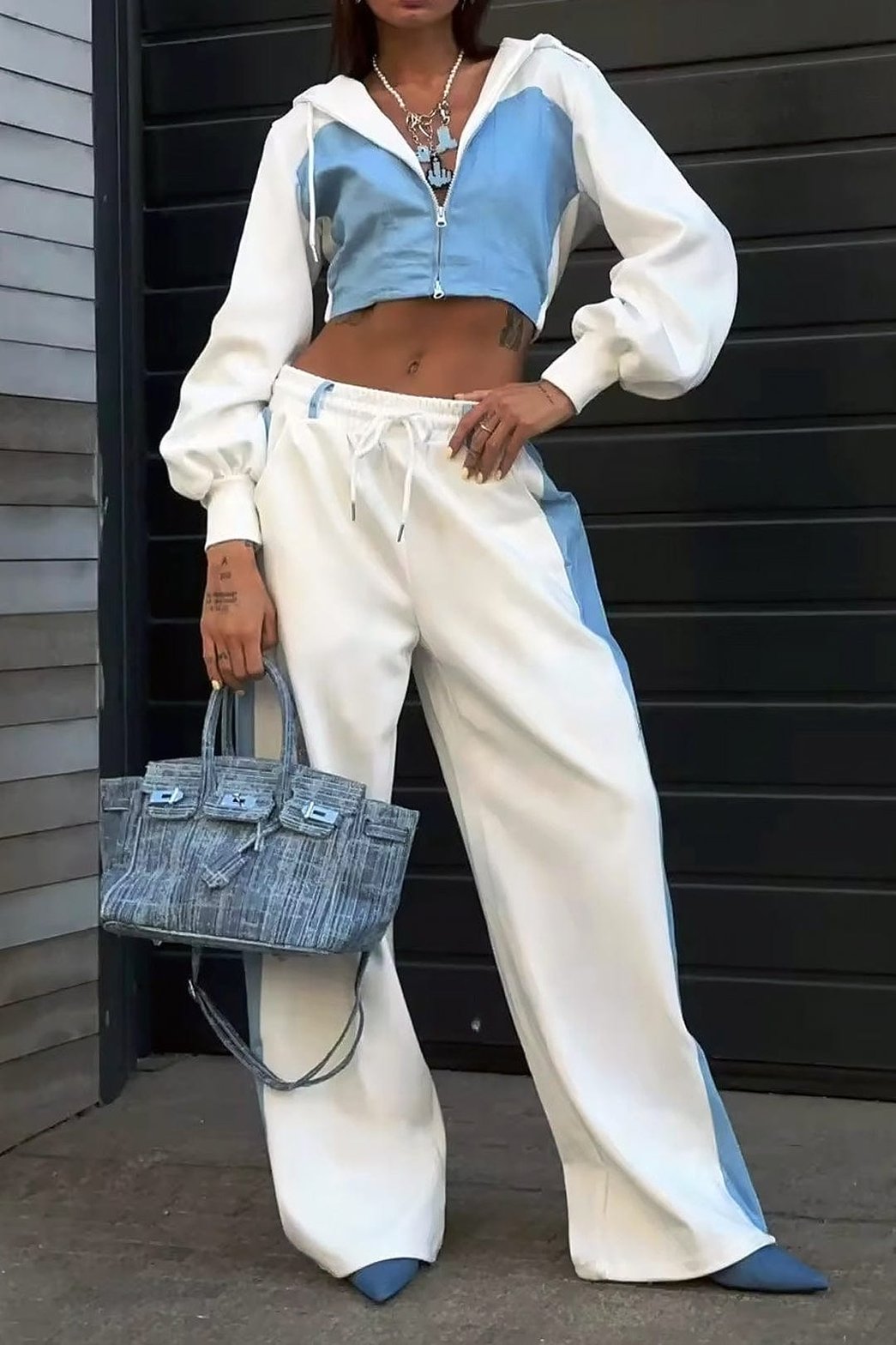 Ensemble sportif bicolore blanc et bleu frais