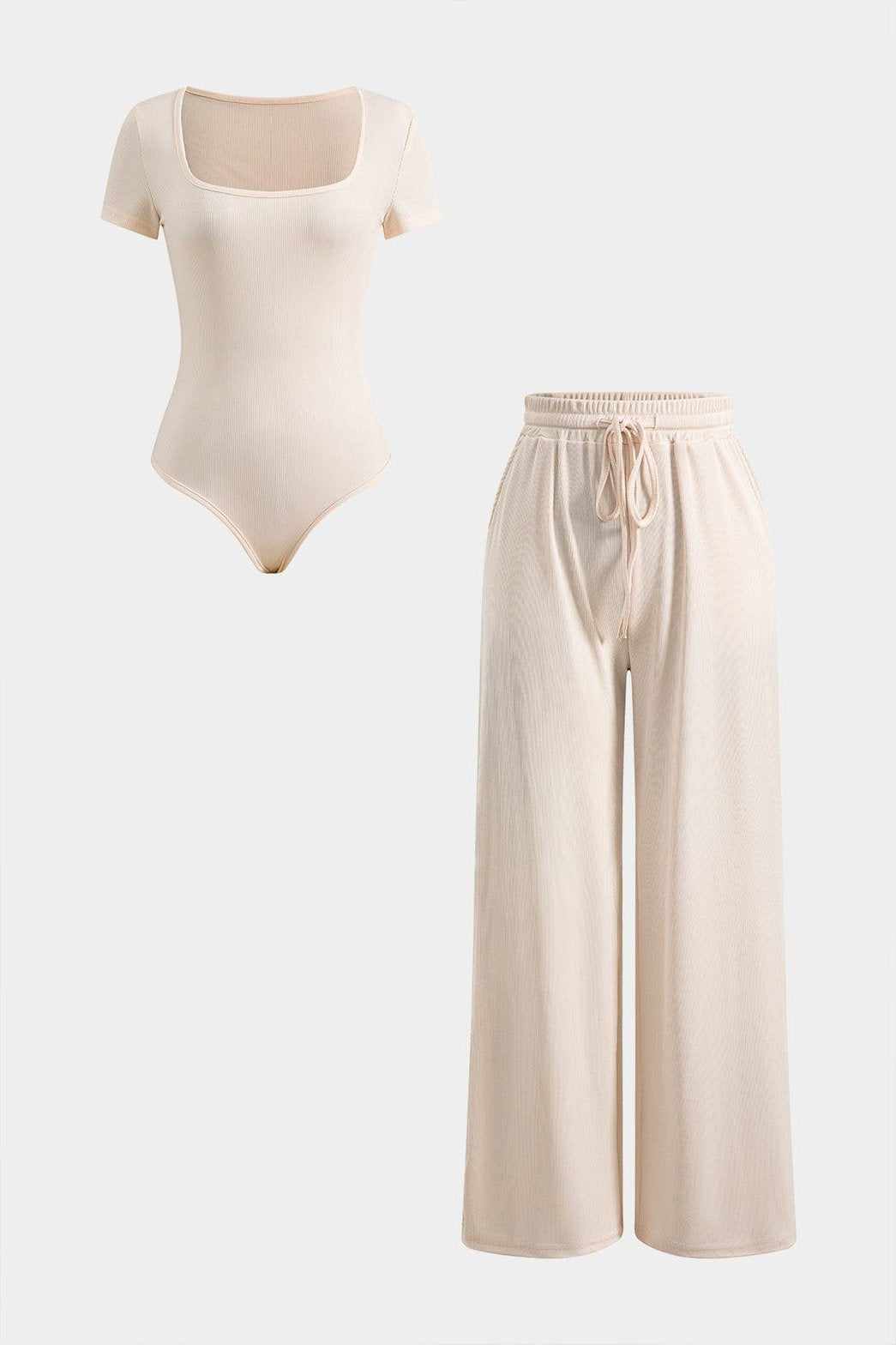 Ensemble bodysuit et pantalon large beige élégant doux