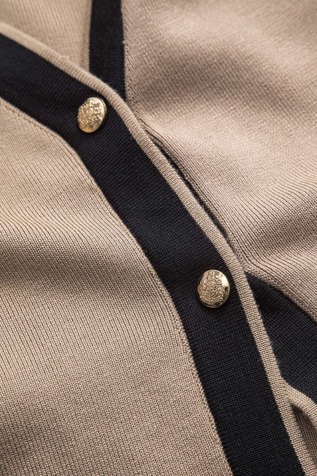 Détail maille cardigan sophistication