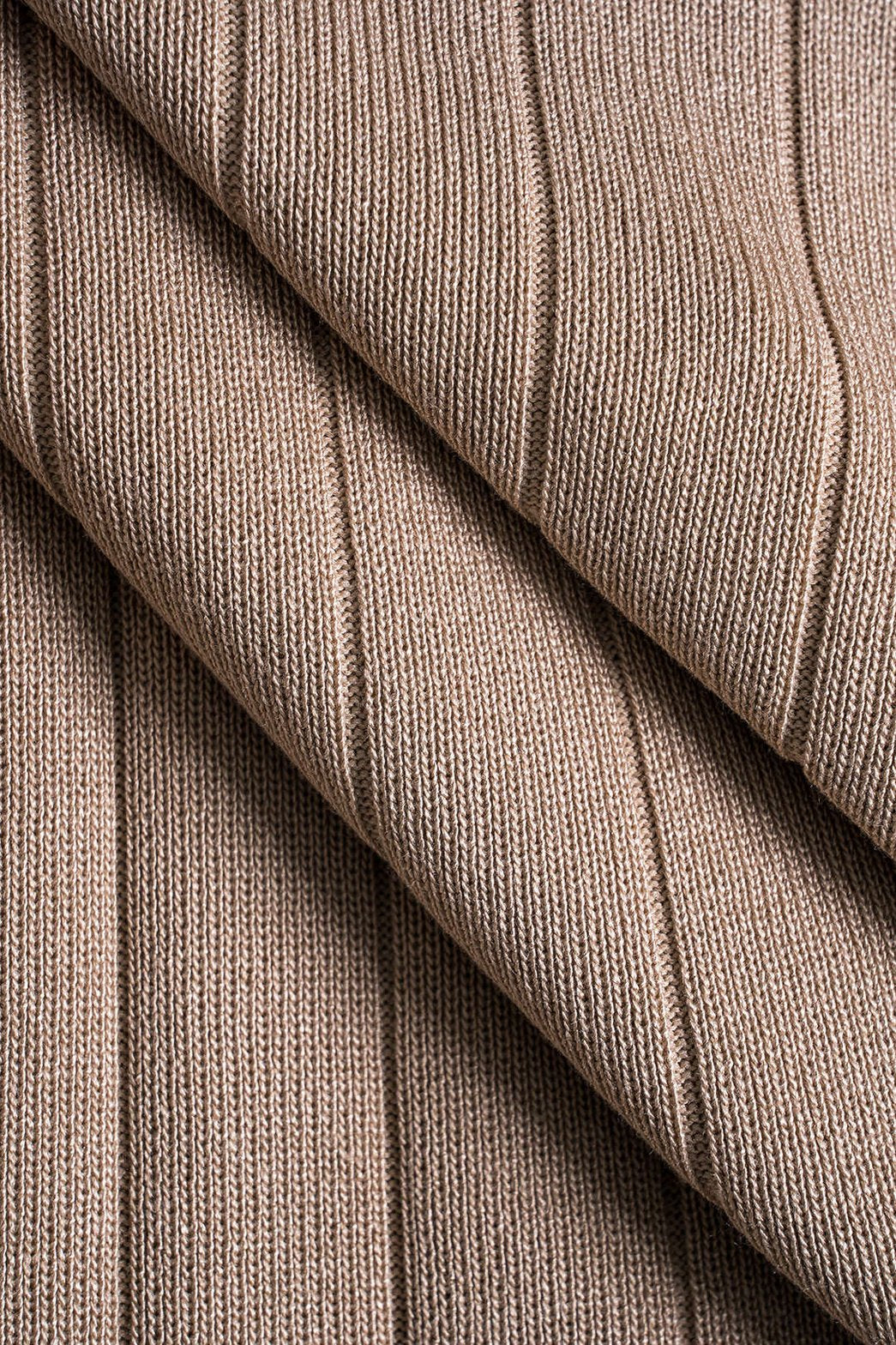 Détail maille ensemble cardigan jupe vent