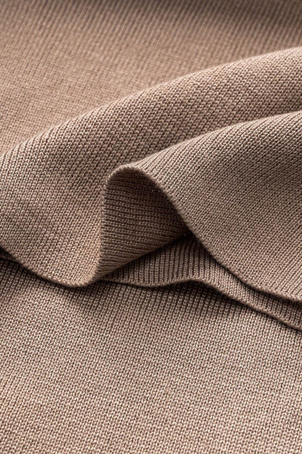 Détail finitions pantalon large délicatesse