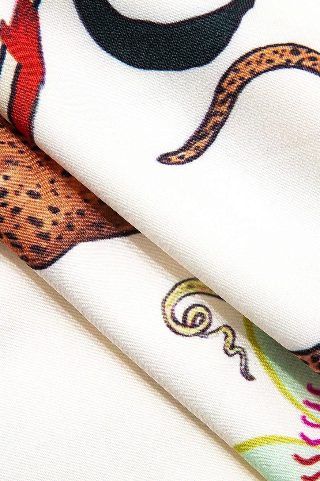 Détail chemise motifs artistiques nuage