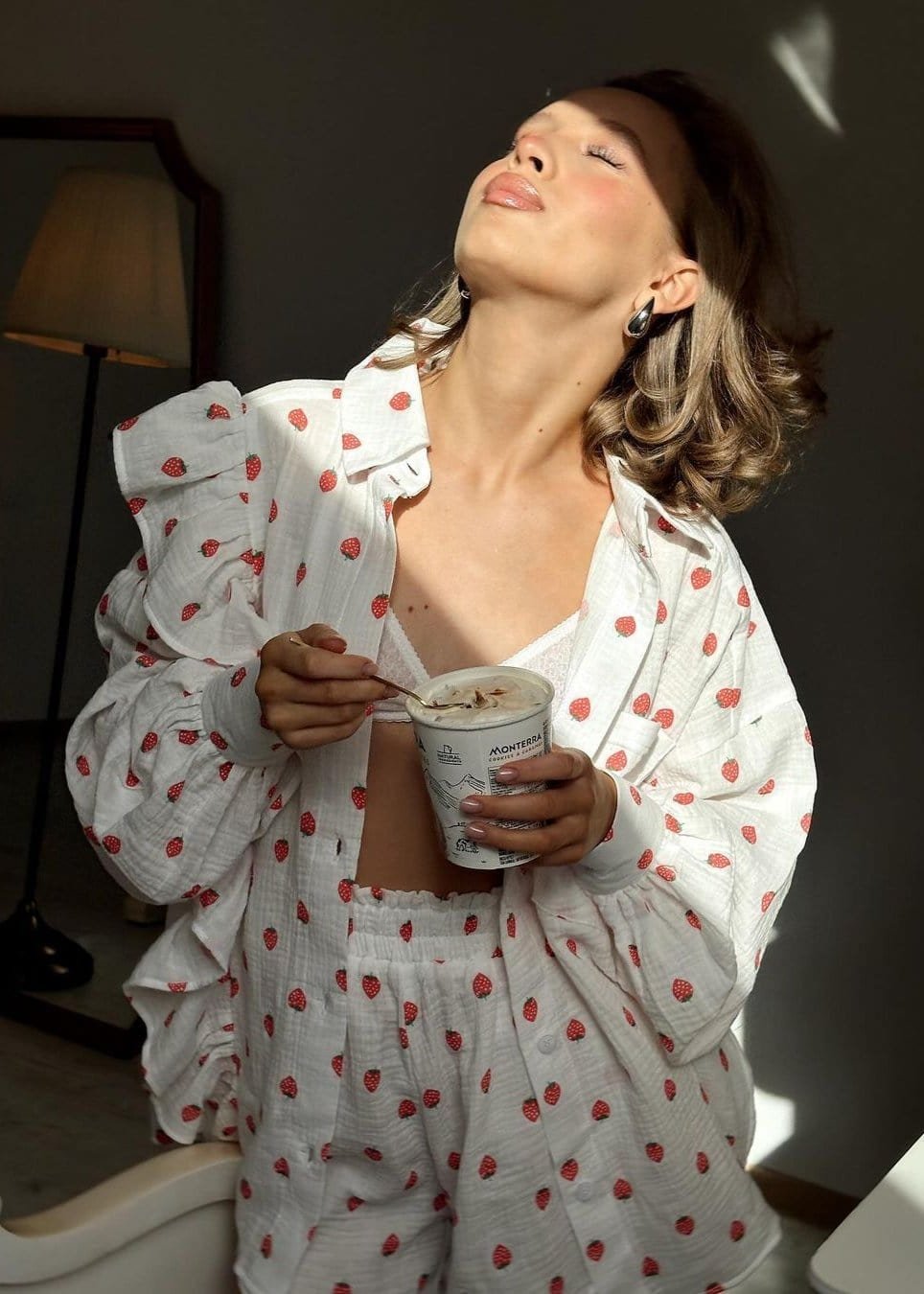 Tenue coordonnée motif fraises élégance