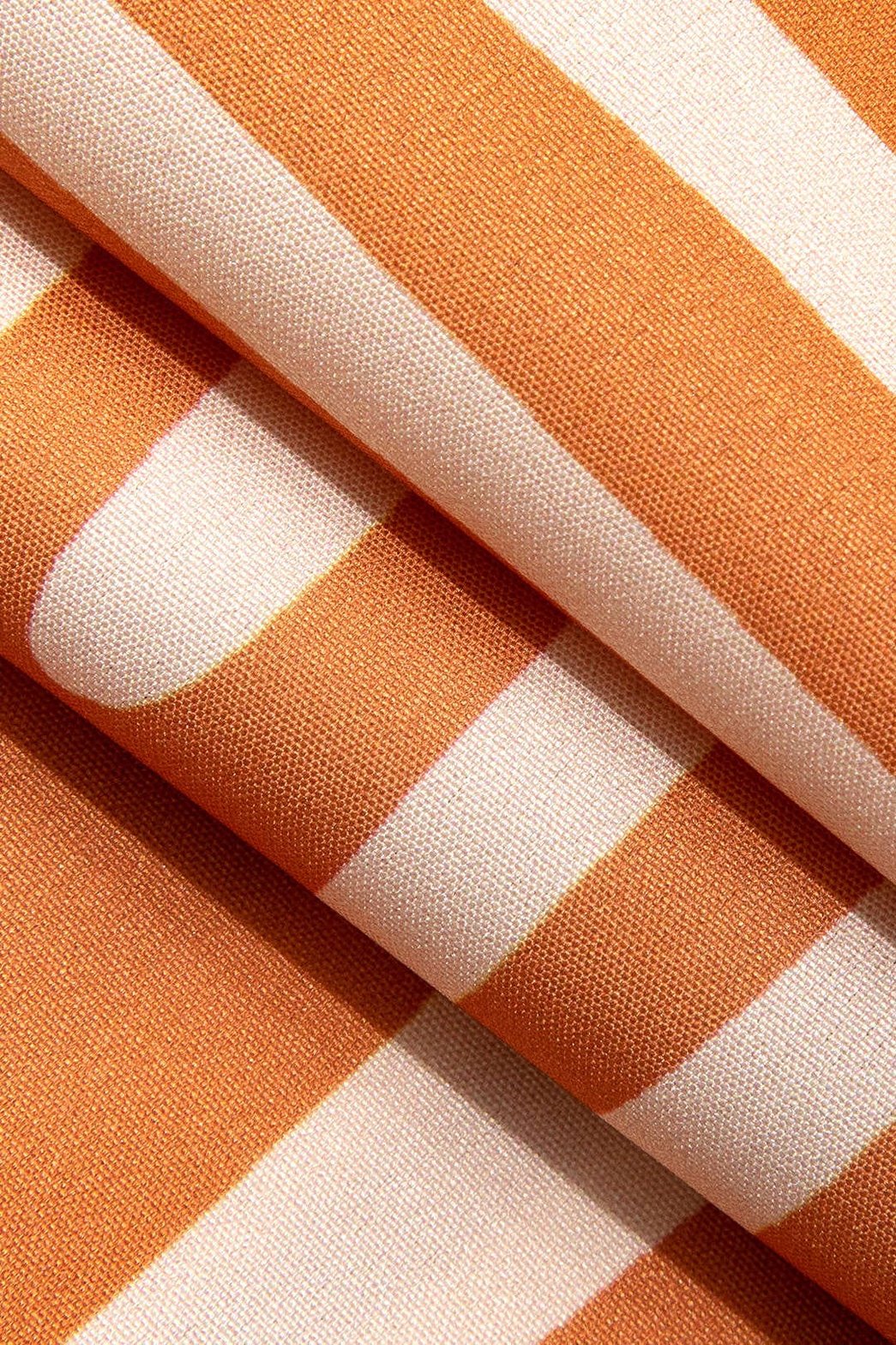 Détail de la chemise nouée cristal