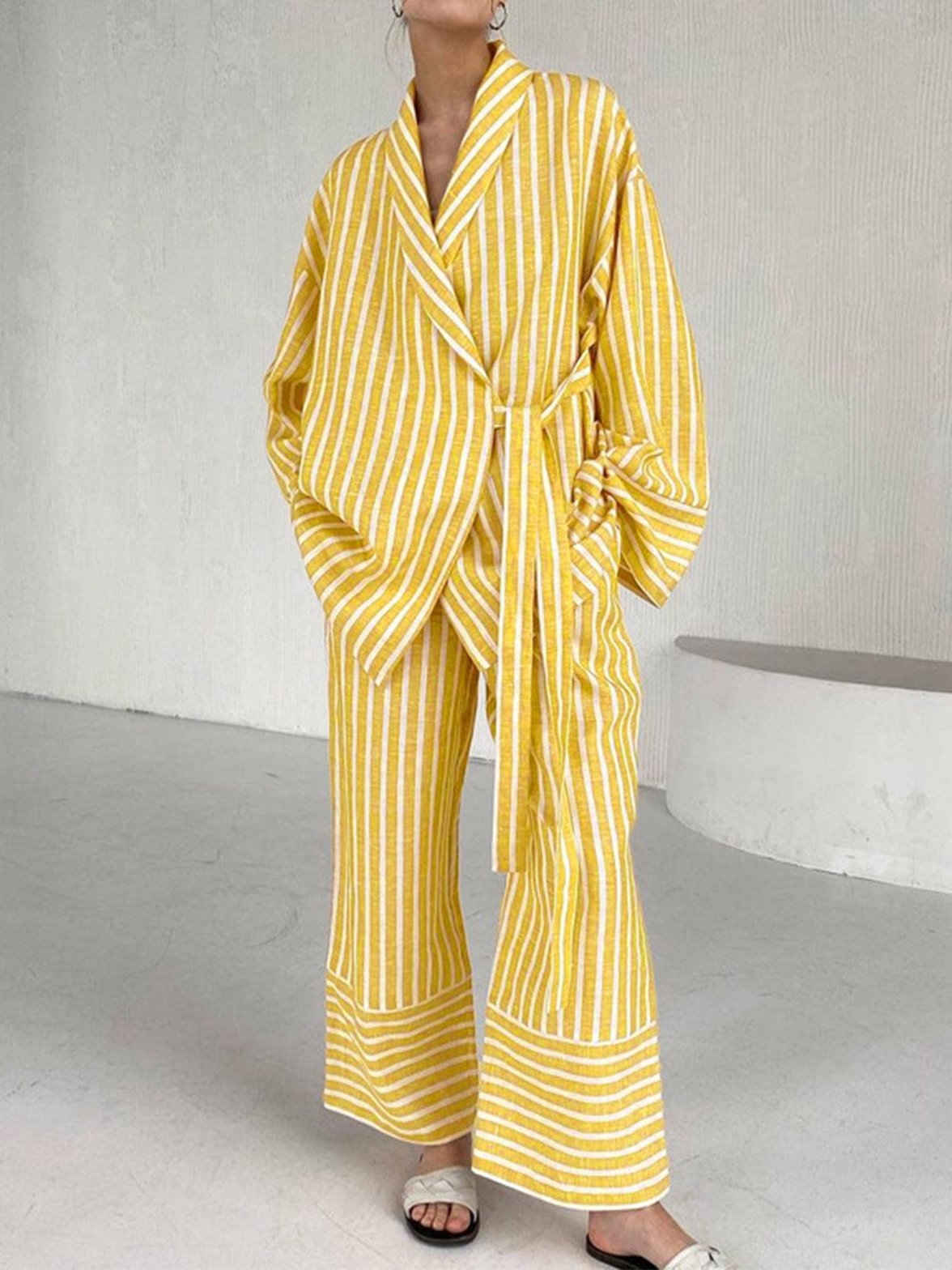 Tenue deux pièces à rayures citron