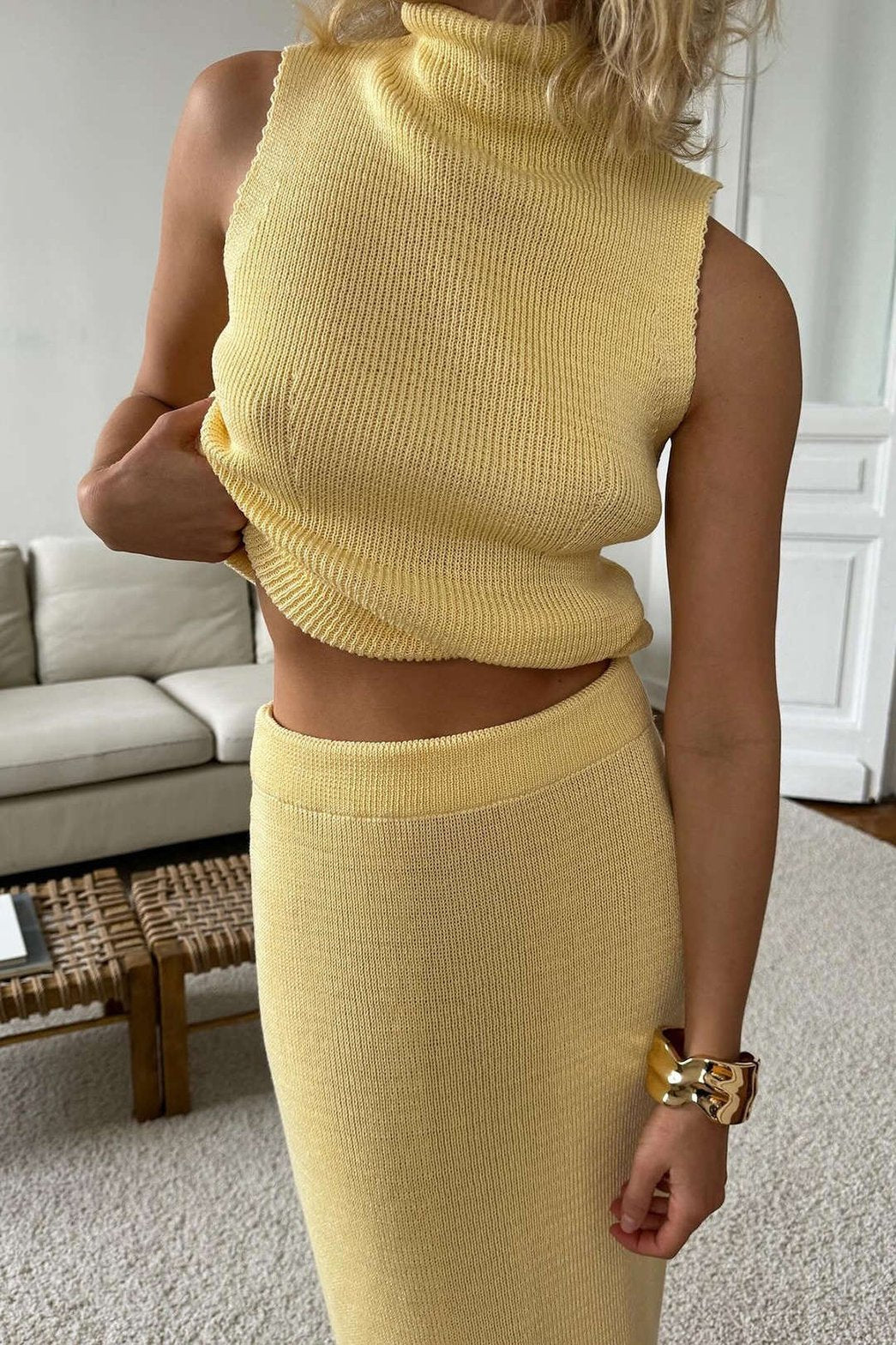 Ensemble maille côtelée jaune pastel vue style rosée
