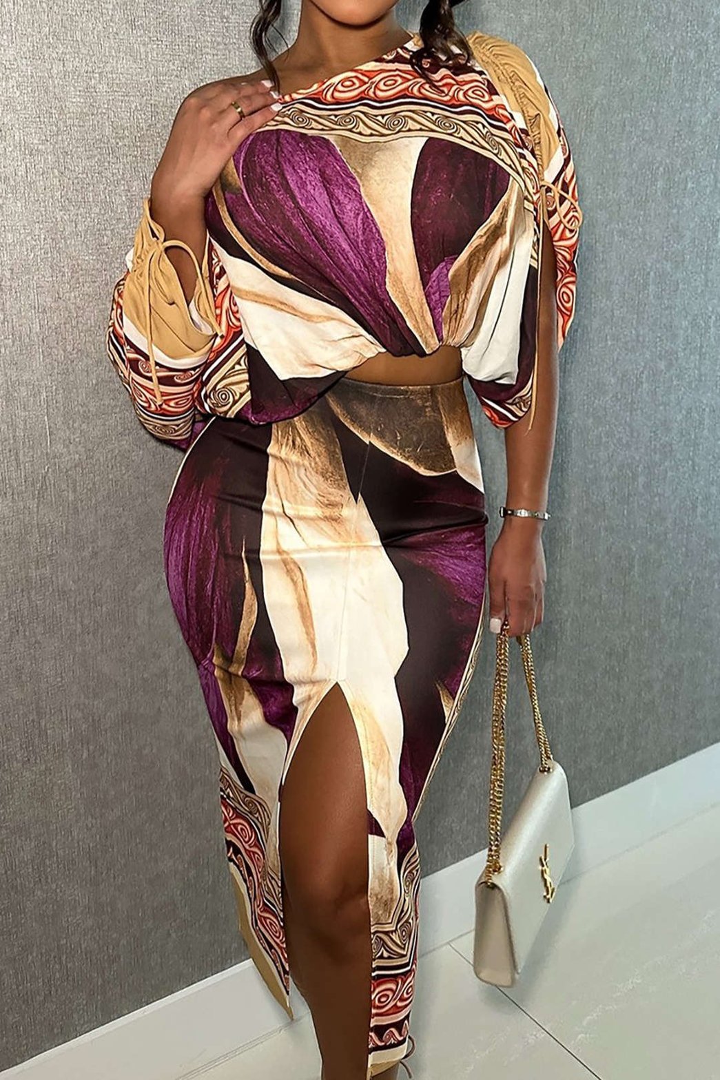 Ensemble motif abstrait violet et doré harmonie