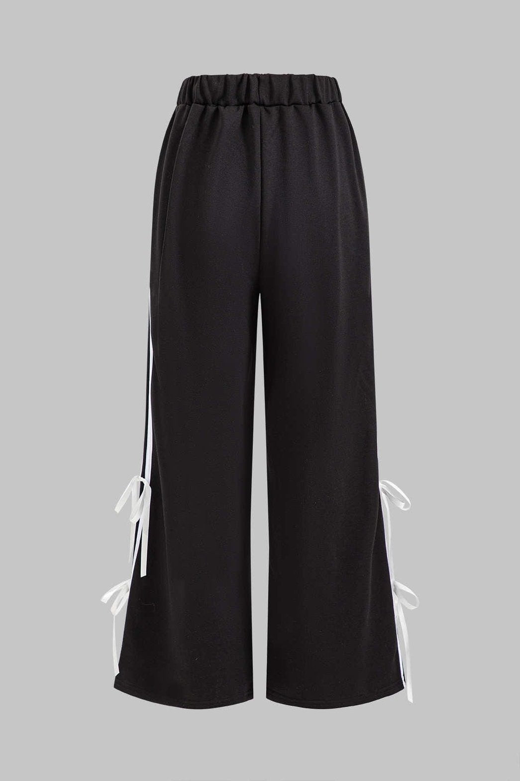 Vue ensemble complet noir et blanc délicat