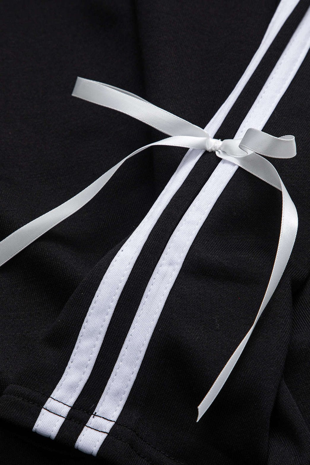 Détail finitions ensemble noir et blanc lumineux