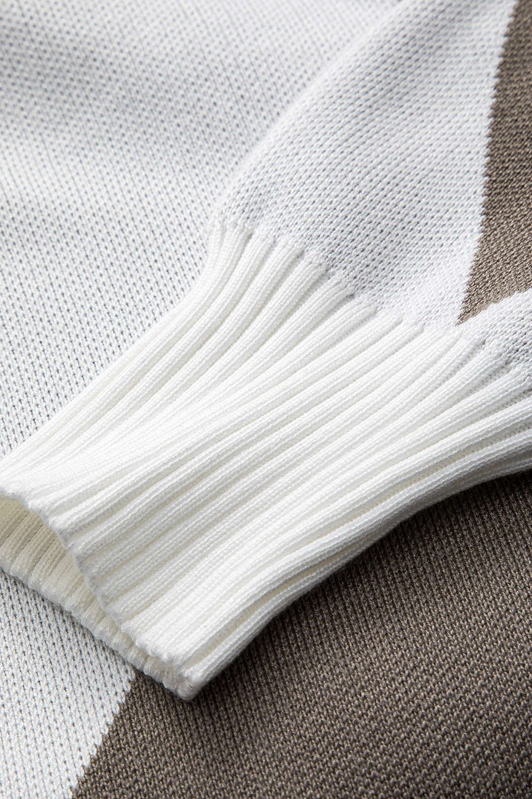 Ensemble tricot col roulé motif losanges bicolore vue panoramique paix