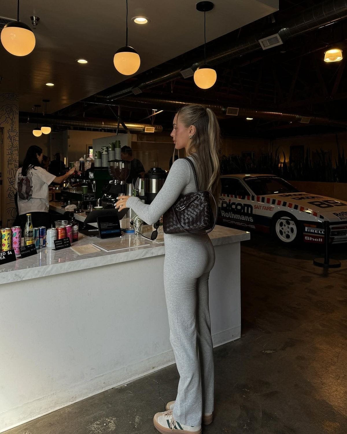 Ensemble sportswear gris confortable nuage