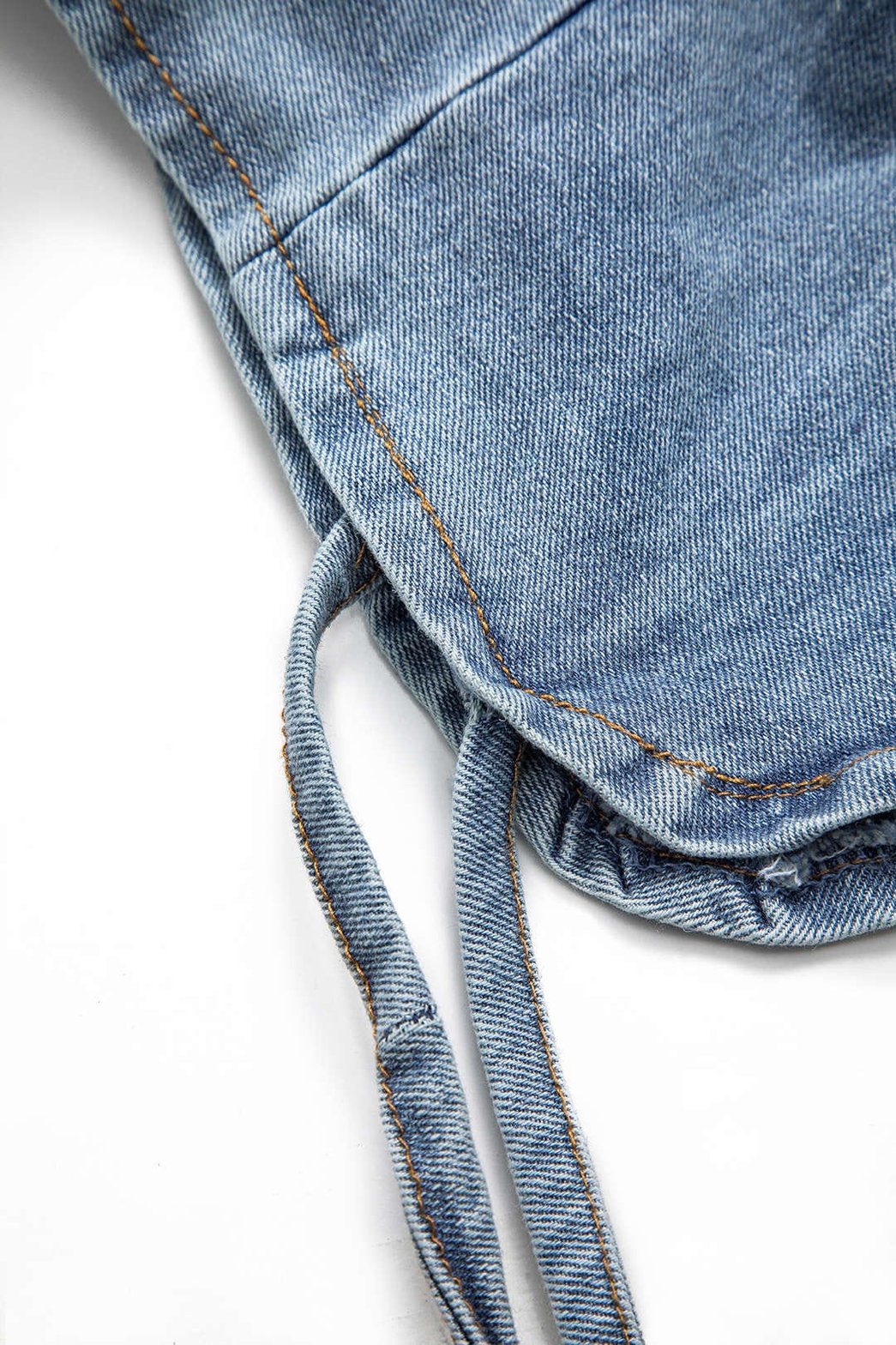 Ensemble jean crop top et jupe vue arrière vent