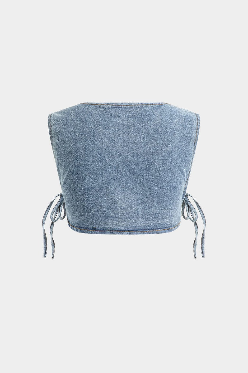 Détail du nouage latéral du crop top denim lune