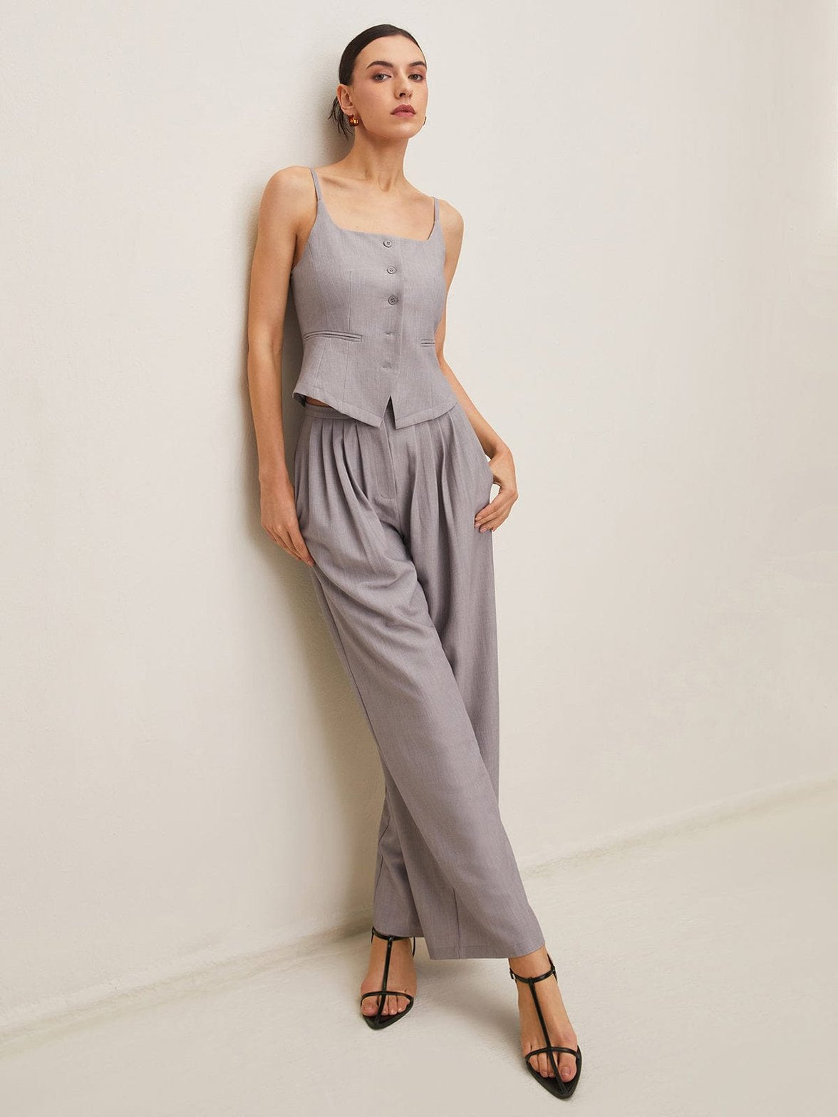 Ensemble gris élégant vue avant papillon