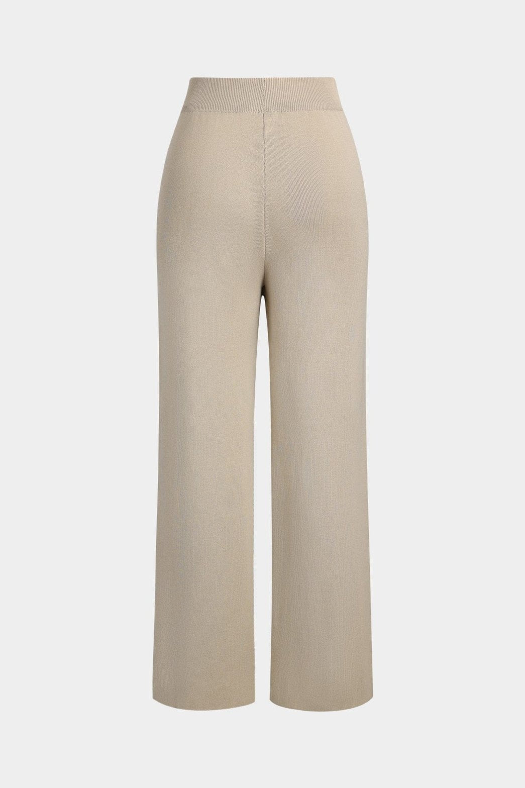 Ensemble cape et pantalon beige pose décontractée paix