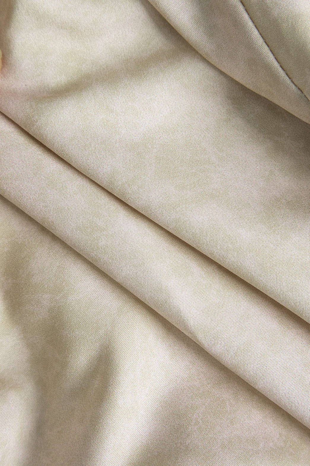 Ensemble tie-dye beige vue complète grâce