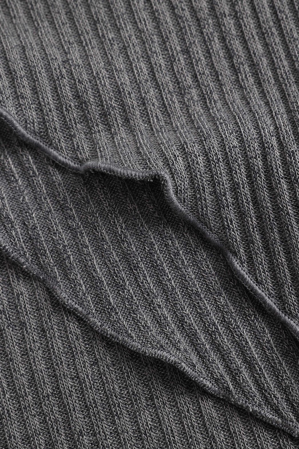 Ensemble plissé asymétrique gris vue profil océan