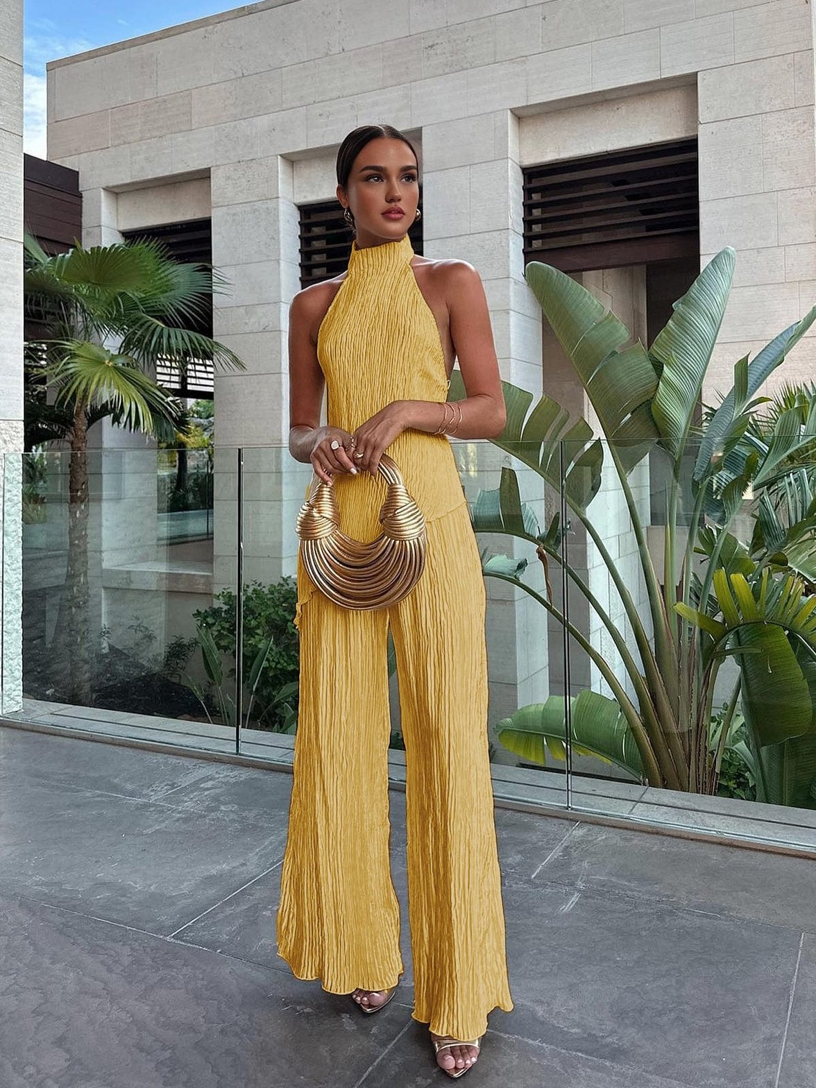 Ensemble Satiné Dos Nu avec Pantalon Plissé