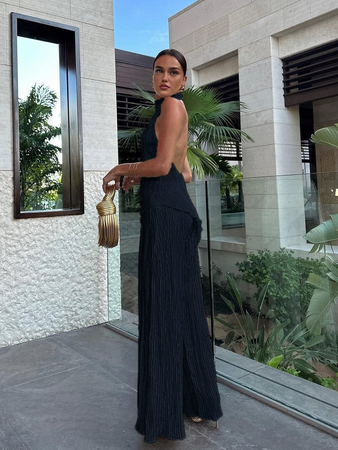 Ensemble Satiné Dos Nu avec Pantalon Plissé