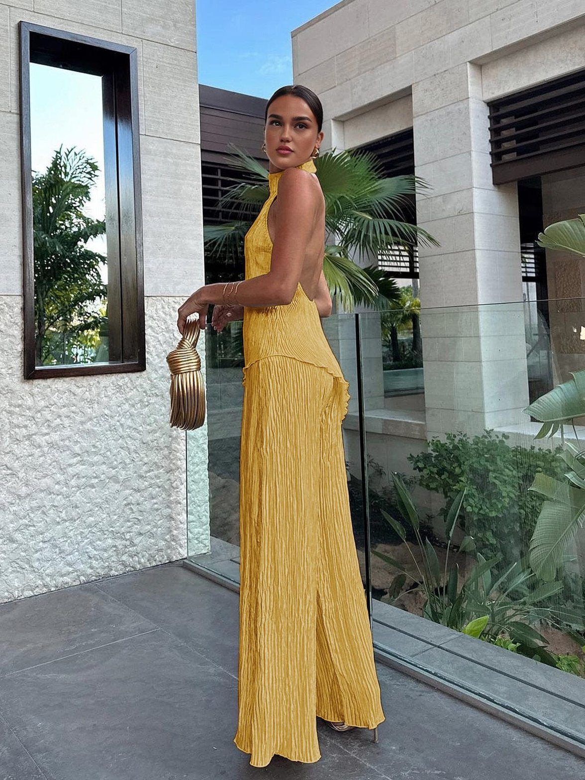 Ensemble Satiné Dos Nu avec Pantalon Plissé