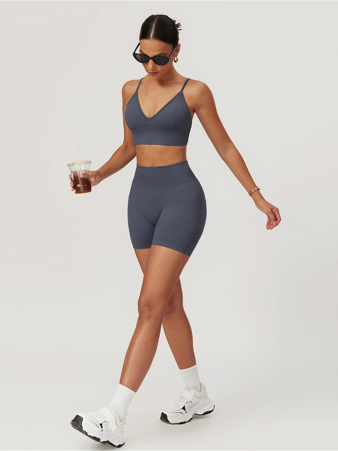 Ensemble sport gris brassière et short harmonie