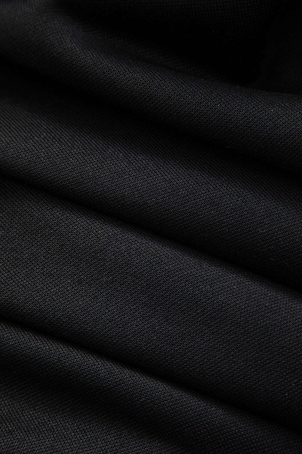 Ensemble sportswear noir col roulé vue rapprochée passion