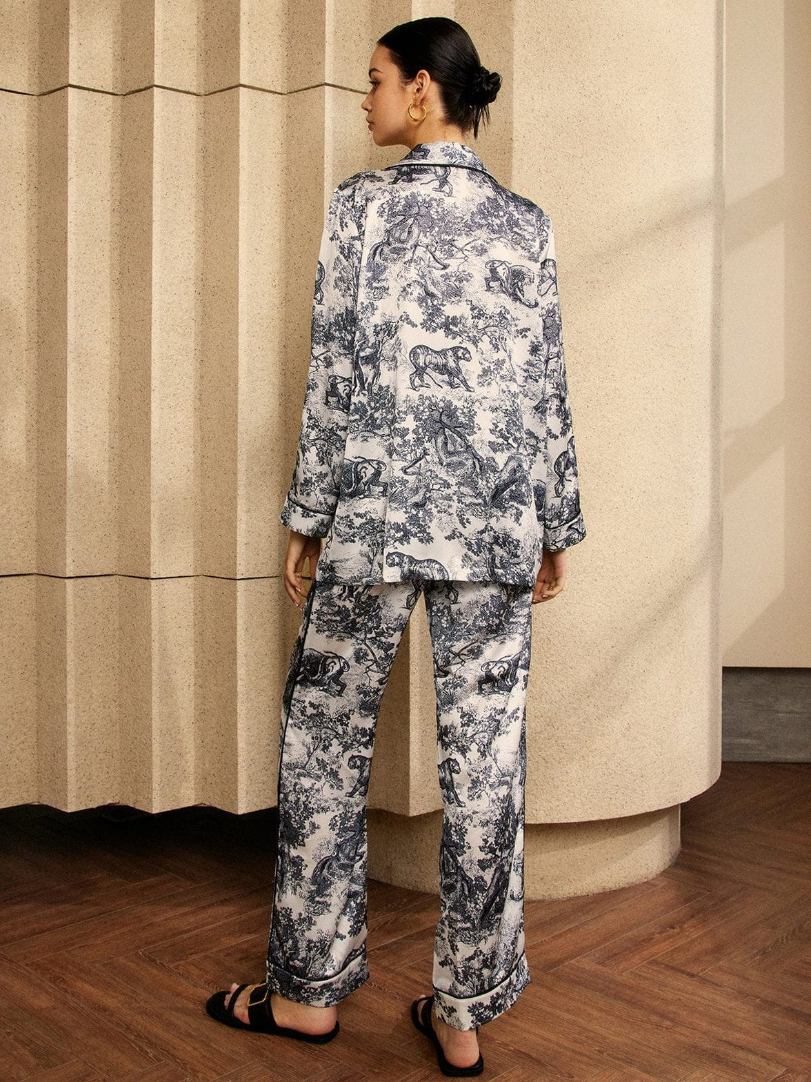 Ensemble chemisier pantalon motif traditionnel charme