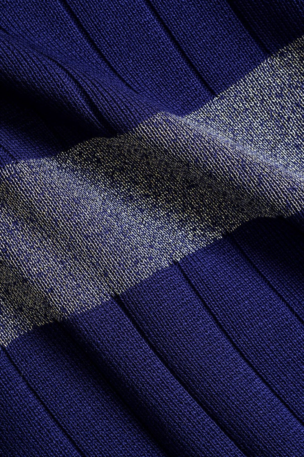 Détail col robe et boutons dorés délicatesse