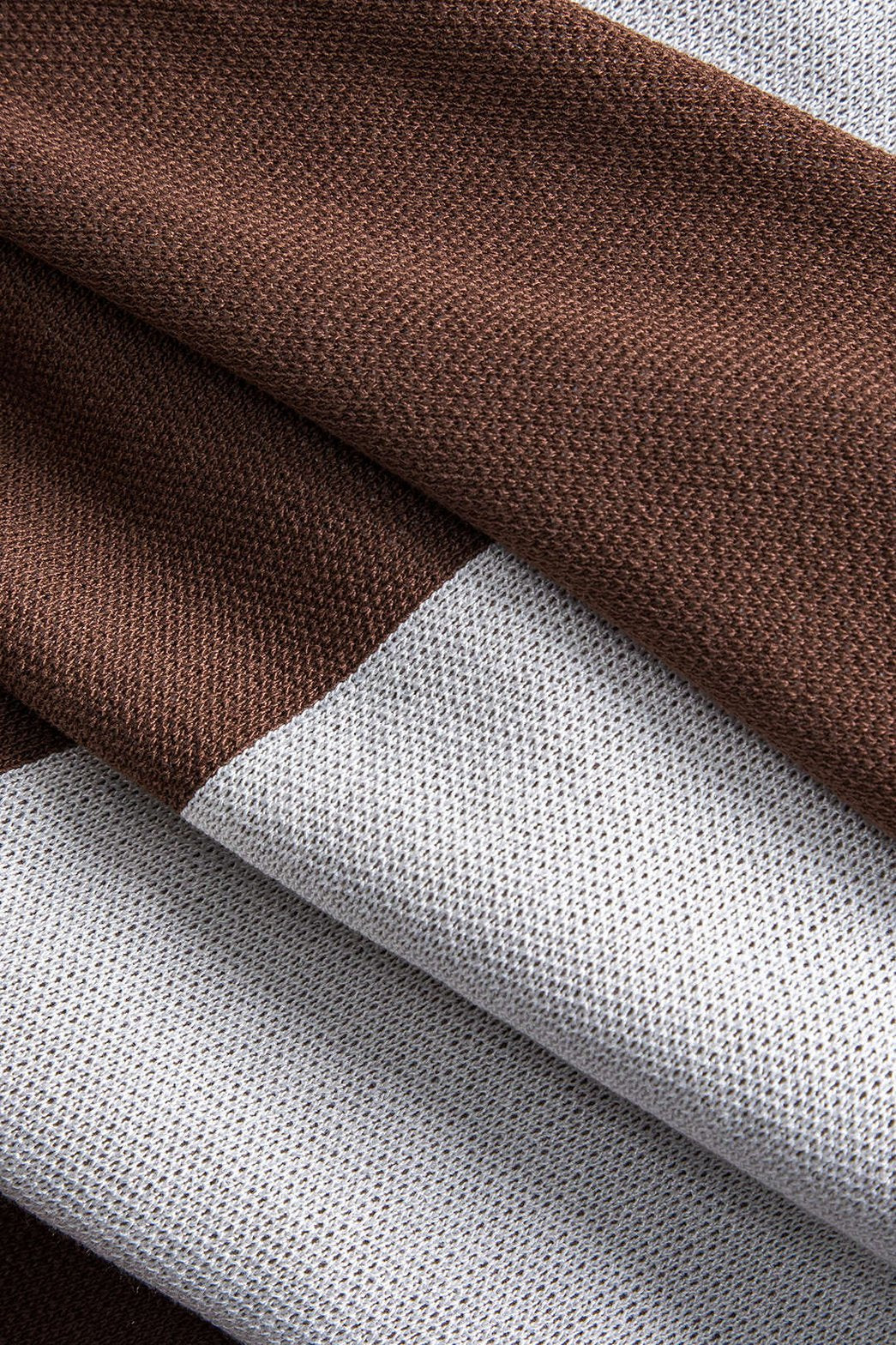 Vue latérale ensemble tricot élégant style