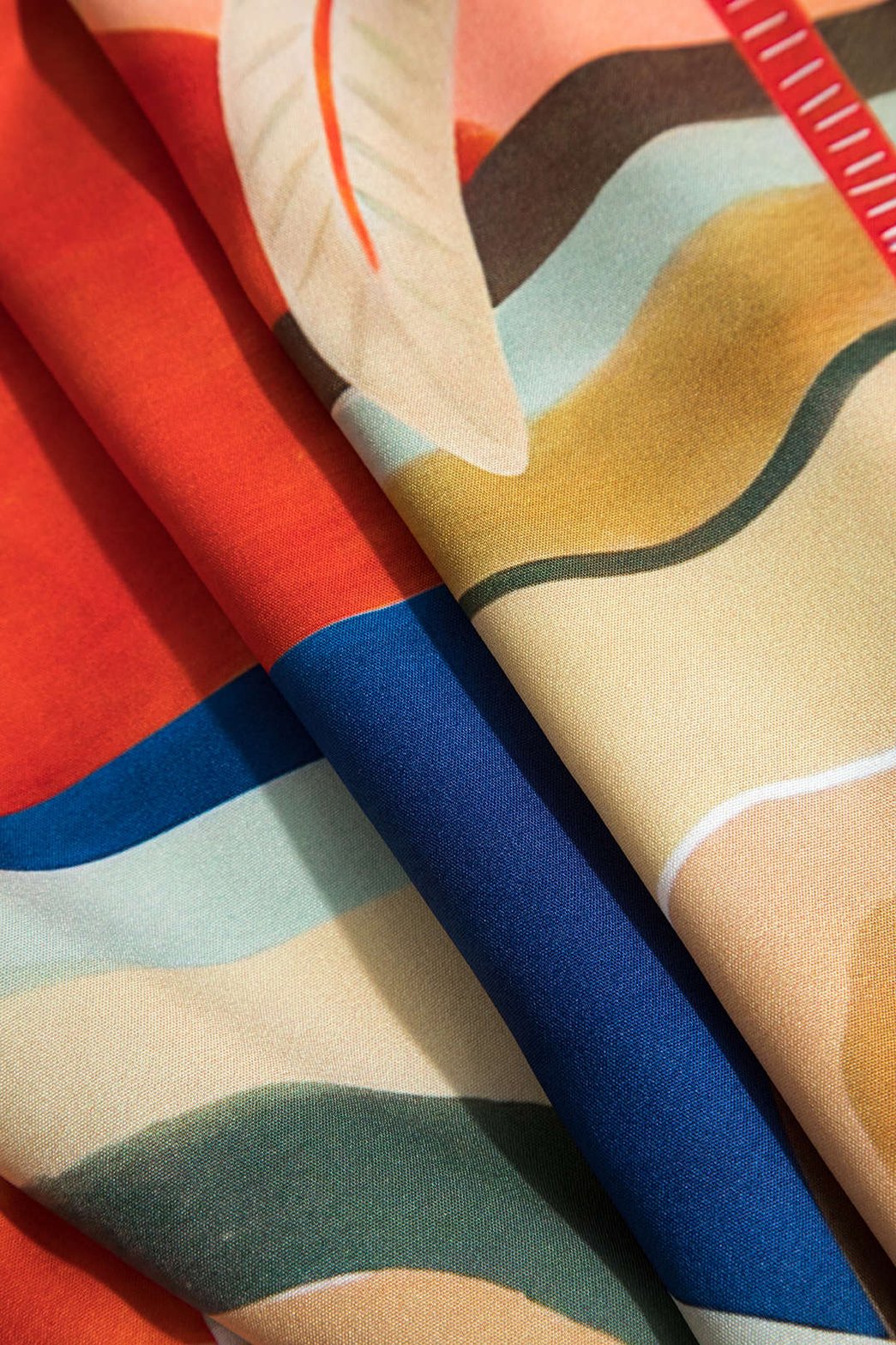 Ensemble tropical chemise et pantalon palmier détail coupe brise