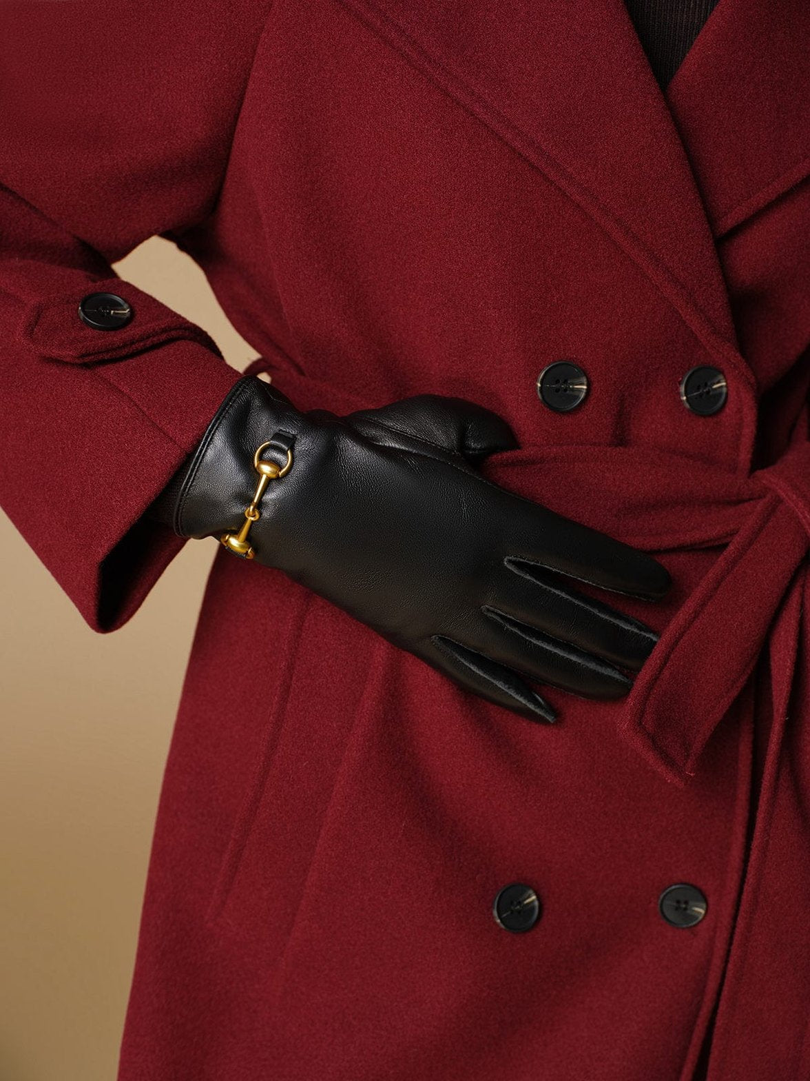 Gants en cuir vue latérale élégance