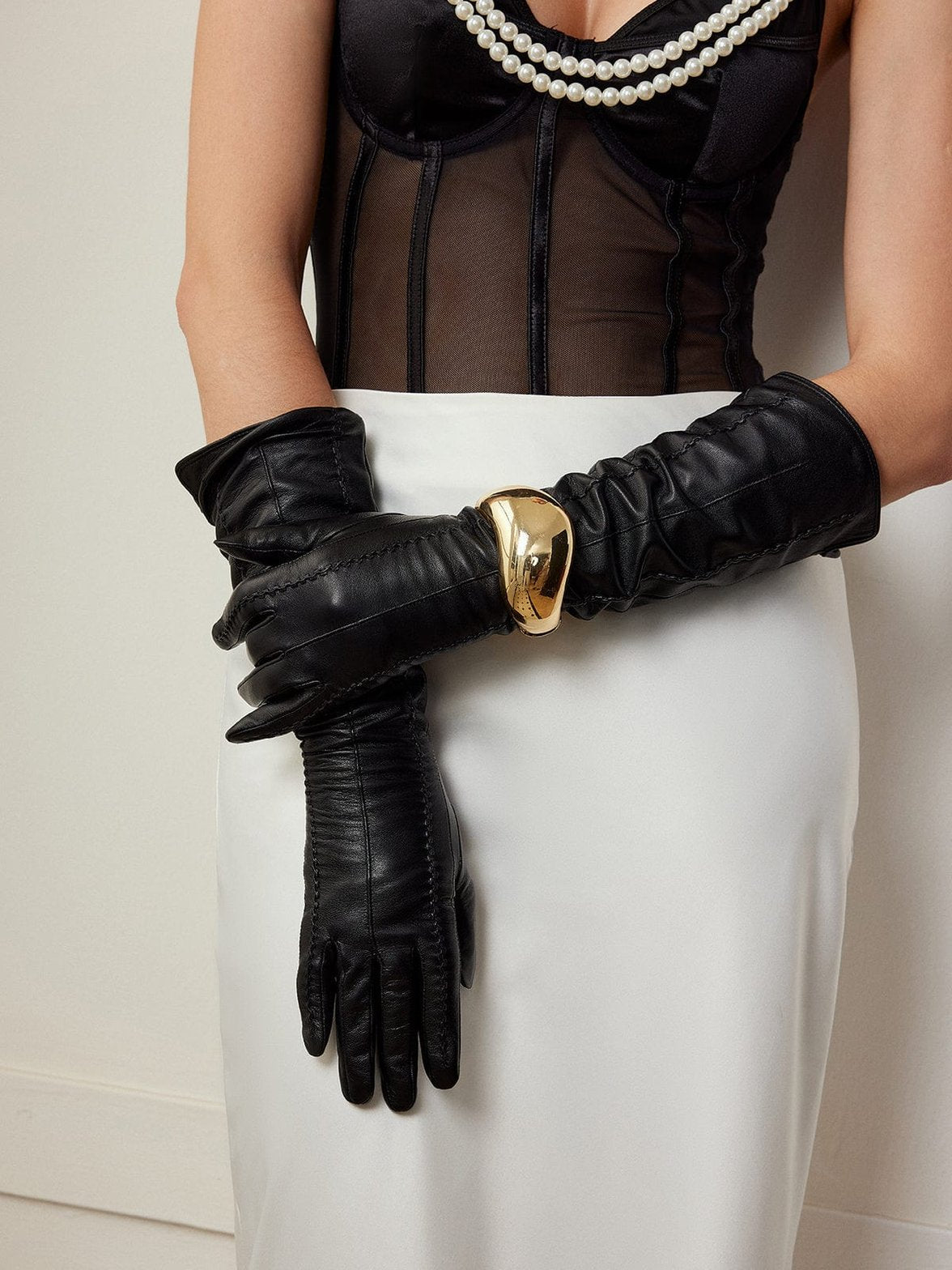 Gants longs vue détaillée sophistication