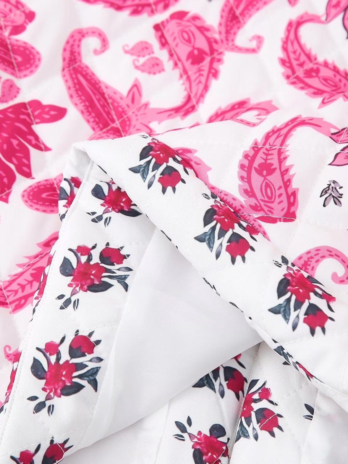 Gilet motif cachemire rose détail léger