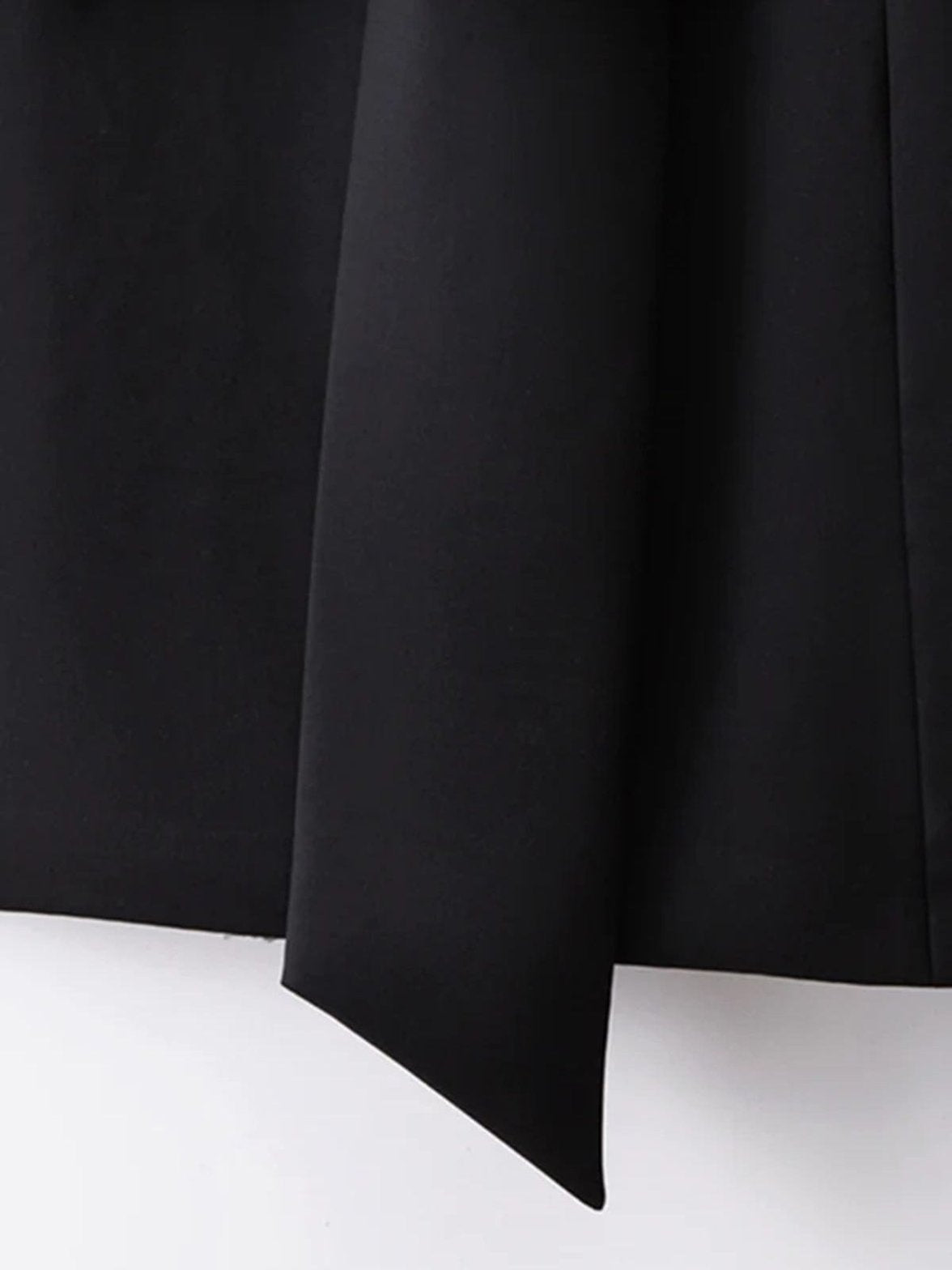Gilet chic noir coupe élégante cristal