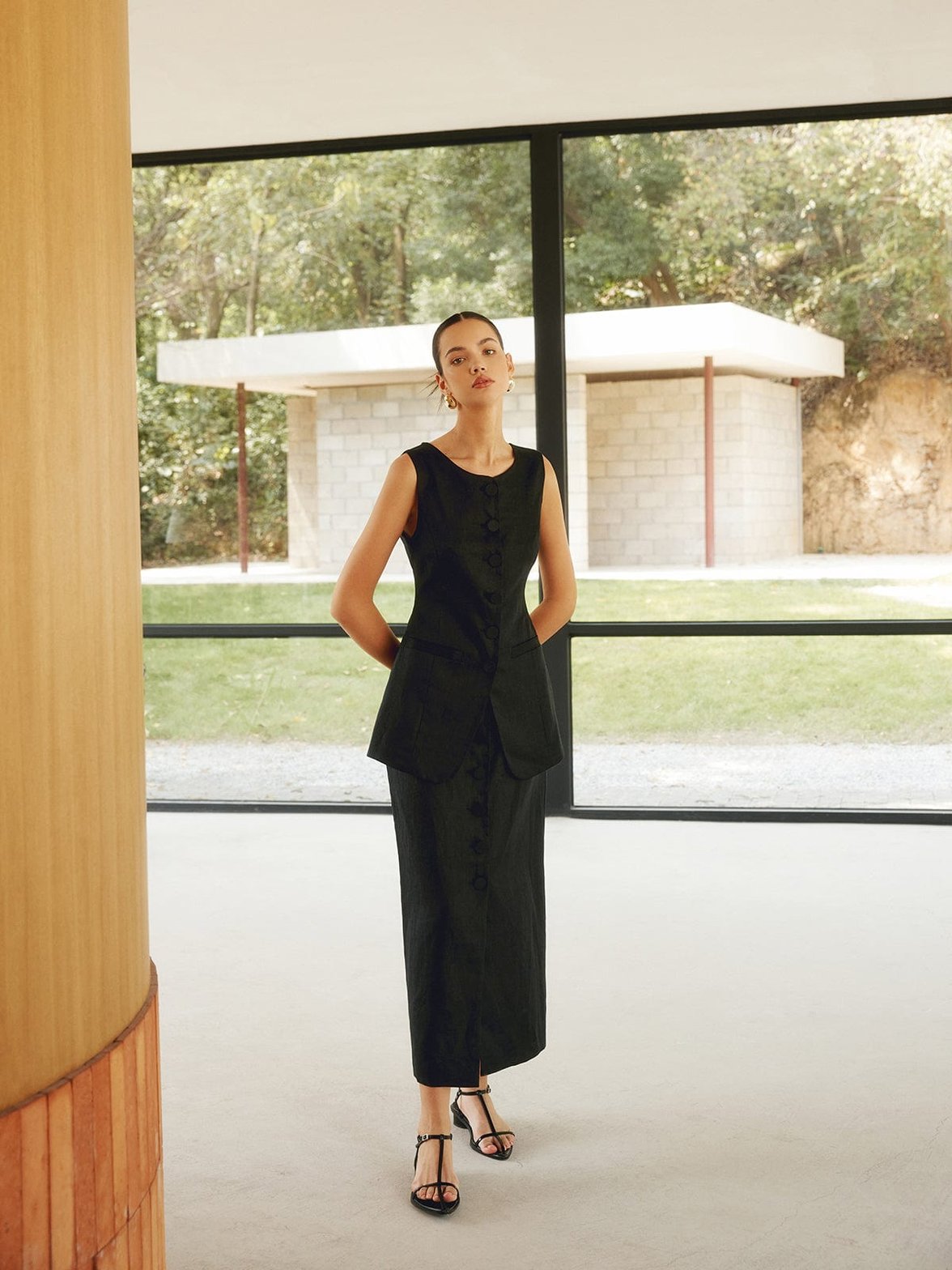 Gilet long en lin détail boutons raffinement